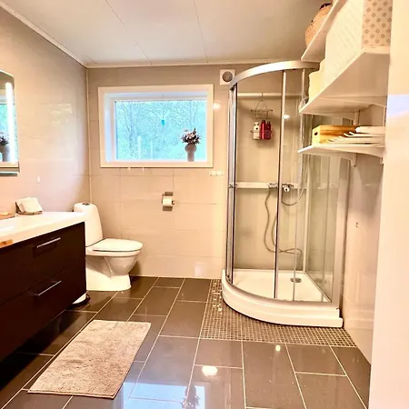 Guest With Balcony & Free Parking *
