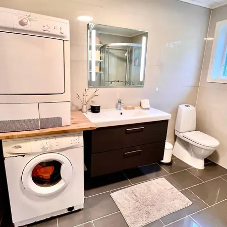 Guest With Balcony & Free Parking *