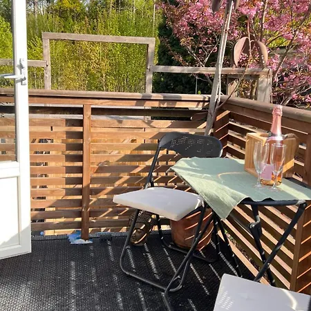 Guest With Balcony & Free Parking