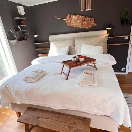 Guest With Balcony & Free Parking בית אירוח הורטן