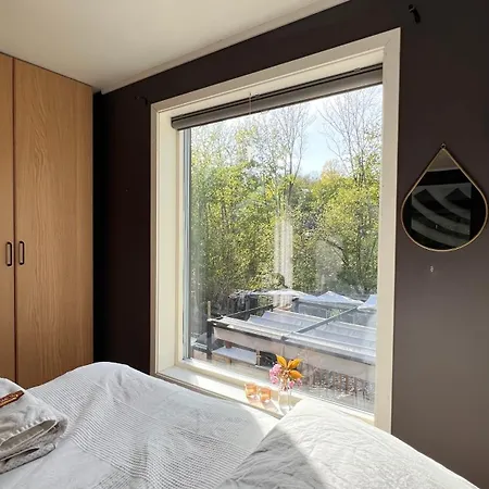 Guest With Balcony & Free Parking בית אירוח